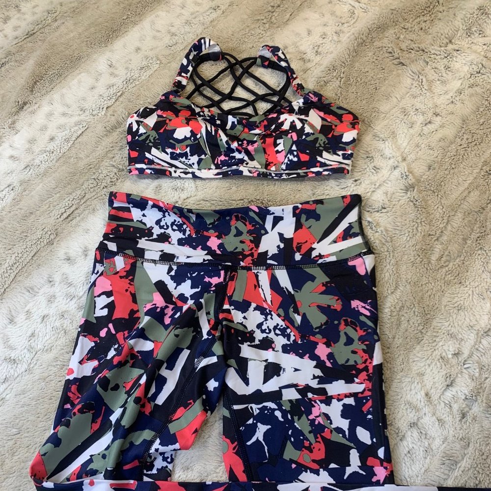 Lululemon New yoga legging and sport bra size 6